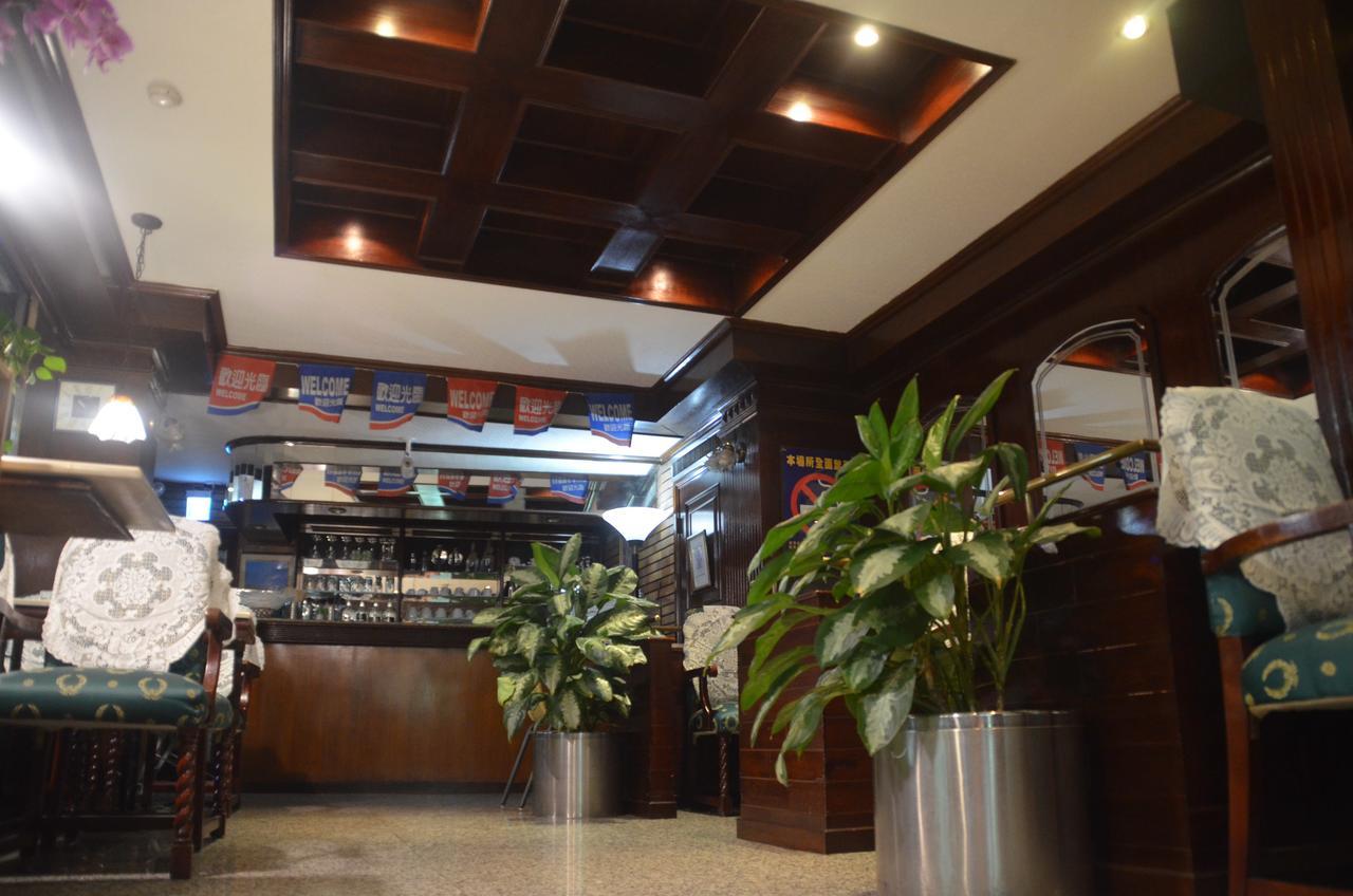 Guang Haw Hotel Тайнан Екстериор снимка