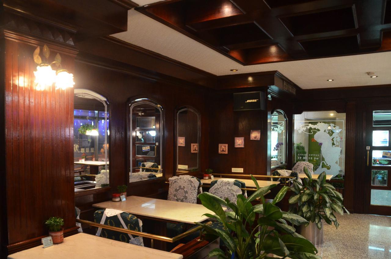 Guang Haw Hotel Тайнан Екстериор снимка